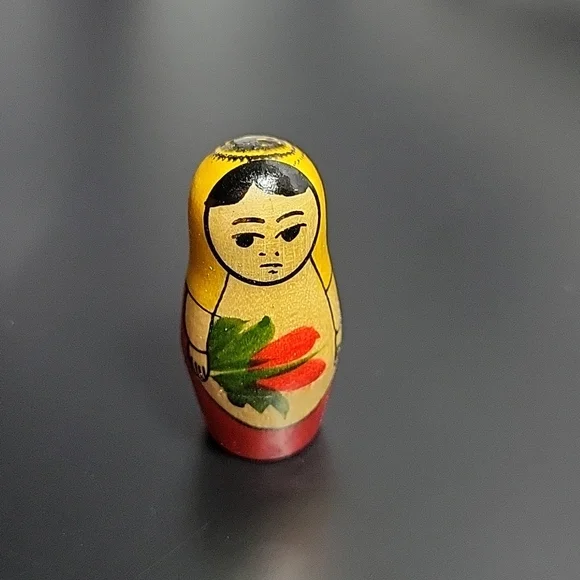 3 piece Matryoshka Russian Nesting Dolls - Picture 4 of 5